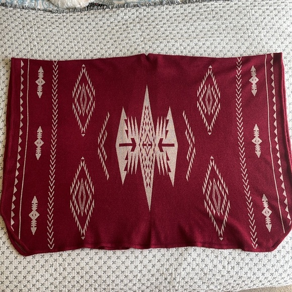 Francesca’s Poncho - Picture 4 of 6